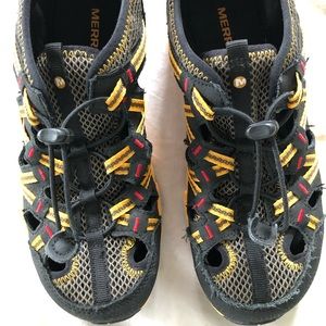 Boys Merrell Athletic and/or Water Sandals Size 5 Like new!